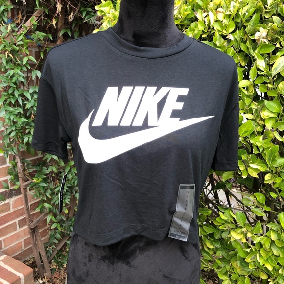 Nike Tops - Nike black crop top
